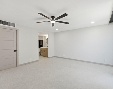 5460 N Ocean Drive - Photo Thumbnail 17