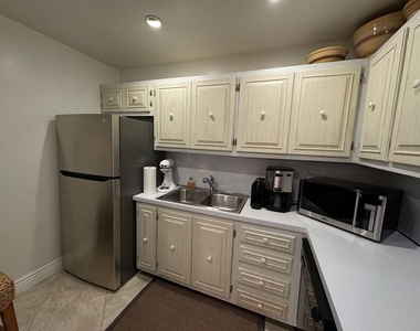 6219 Bay Club Drive - Photo Thumbnail 8