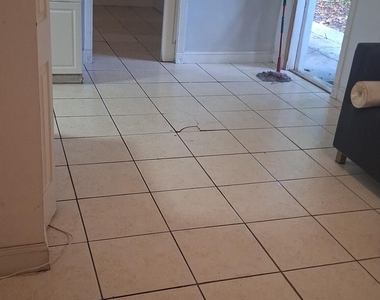 898 Ne 39th Street - Photo Thumbnail 5