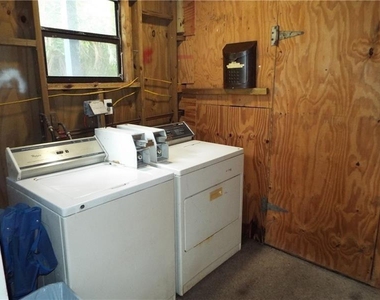 898 Ne 39th Street - Photo Thumbnail 2
