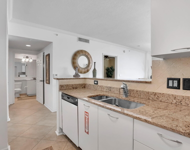 625 Casa Loma Boulevard - Photo Thumbnail 4