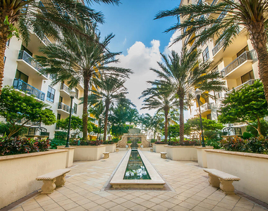 801 S Olive Avenue - Photo Thumbnail 8
