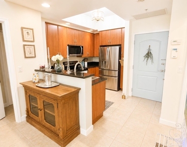 801 S Olive Avenue - Photo Thumbnail 3