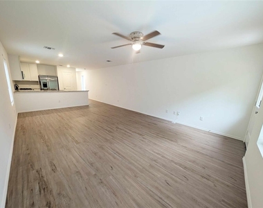 1939 Wolford Way - Photo Thumbnail 2