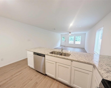 1939 Wolford Way - Photo Thumbnail 6