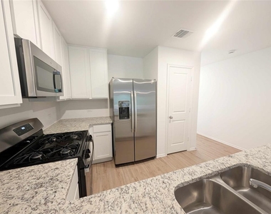1939 Wolford Way - Photo Thumbnail 5