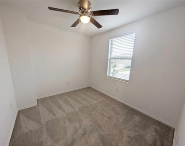 1939 Wolford Way - Photo Thumbnail 12