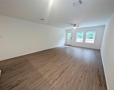 1939 Wolford Way - Photo Thumbnail 3