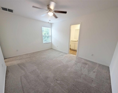 1939 Wolford Way - Photo Thumbnail 8
