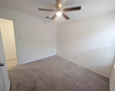 1939 Wolford Way - Photo Thumbnail 10