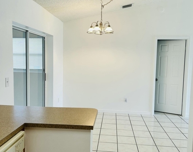 367 Sw Donna Terrace - Photo Thumbnail 6