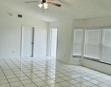 367 Sw Donna Terrace - Photo Thumbnail 2