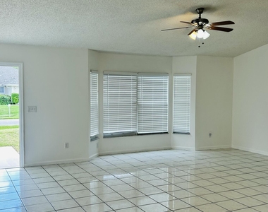 367 Sw Donna Terrace - Photo Thumbnail 1