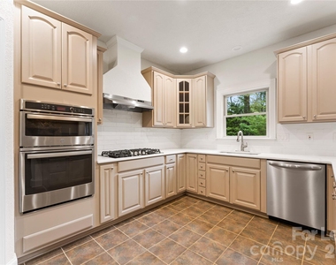 7307 Roseland Avenue - Photo Thumbnail 8