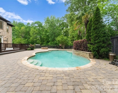 7307 Roseland Avenue - Photo Thumbnail 4