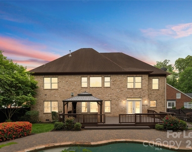 7307 Roseland Avenue - Photo Thumbnail 2