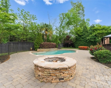 7307 Roseland Avenue - Photo Thumbnail 3