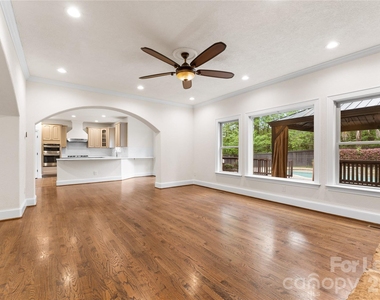 7307 Roseland Avenue - Photo Thumbnail 13