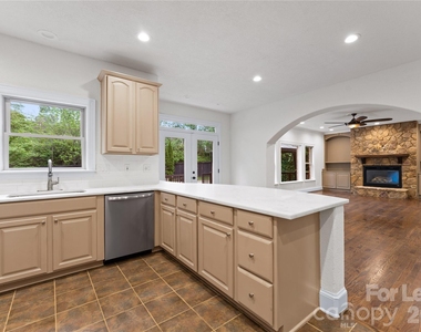 7307 Roseland Avenue - Photo Thumbnail 10