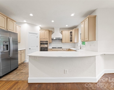 7307 Roseland Avenue - Photo Thumbnail 11