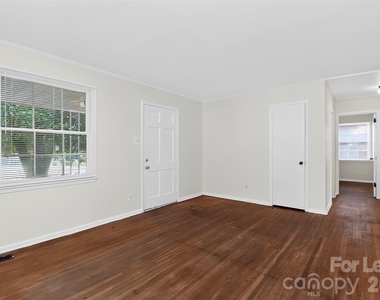 1813 Lasalle Street - Photo Thumbnail 2