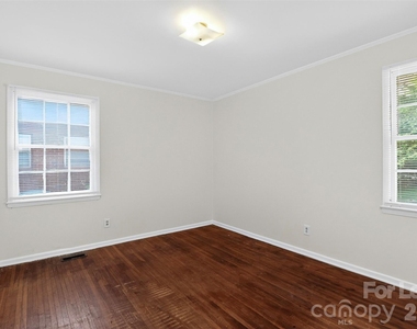 1813 Lasalle Street - Photo Thumbnail 8
