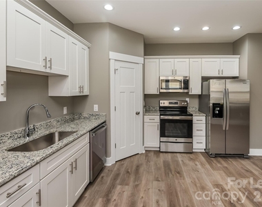 154 Mckinnon Avenue Ne - Photo Thumbnail 3