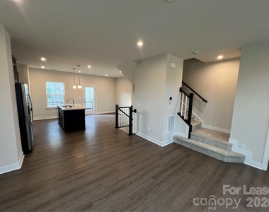 1814 Aspire Street - Photo Thumbnail 2