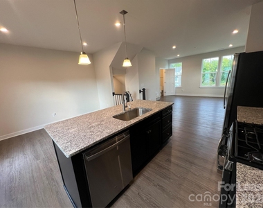 1814 Aspire Street - Photo Thumbnail 6