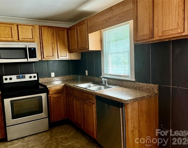 535 Pearl Street - Photo Thumbnail 5