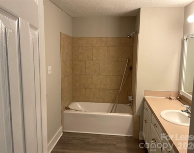 6950 Ingleside Drive - Photo Thumbnail 8