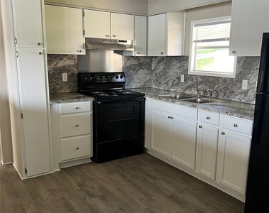6950 Ingleside Drive - Photo Thumbnail 6