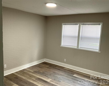 6950 Ingleside Drive - Photo Thumbnail 10