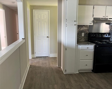 6950 Ingleside Drive - Photo Thumbnail 5