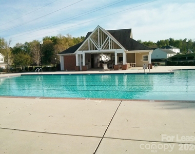2910 Bridgeville Lane - Photo Thumbnail 12