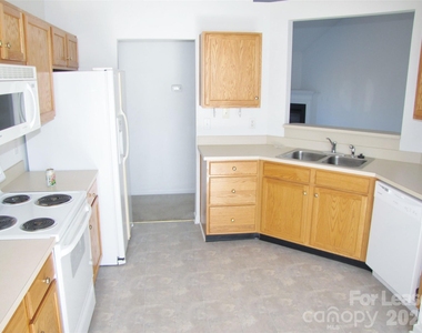 2910 Bridgeville Lane - Photo Thumbnail 2