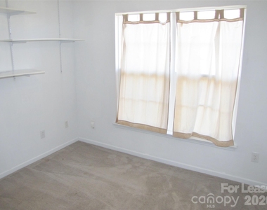 2910 Bridgeville Lane - Photo Thumbnail 6