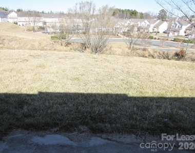 2910 Bridgeville Lane - Photo Thumbnail 10