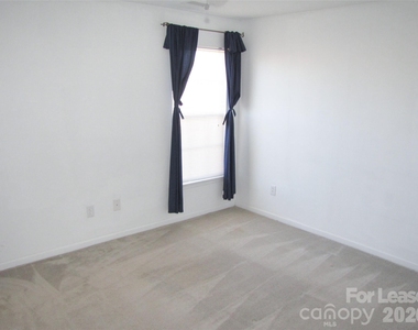 2910 Bridgeville Lane - Photo Thumbnail 4