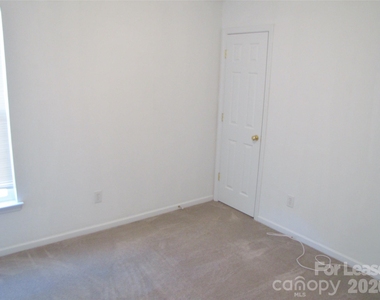 2910 Bridgeville Lane - Photo Thumbnail 8