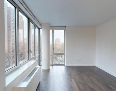 801 Amsterdam Ave - Photo Thumbnail 2
