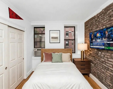 323 East 78th Street - Photo Thumbnail 2