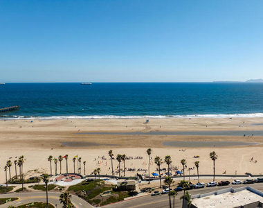 304 E Surfside Drive - Photo Thumbnail 27