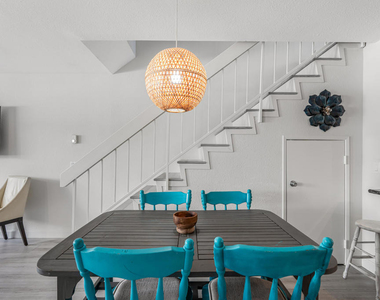 304 E Surfside Drive - Photo Thumbnail 4