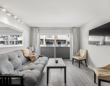 304 E Surfside Drive - Photo Thumbnail 8