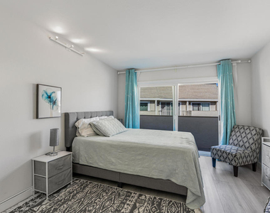 304 E Surfside Drive - Photo Thumbnail 13