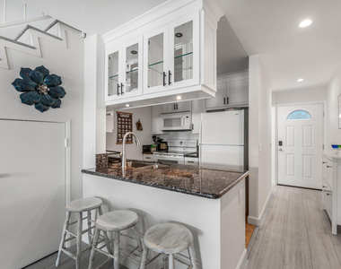 304 E Surfside Drive - Photo Thumbnail 2