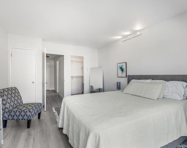 304 E Surfside Drive - Photo Thumbnail 15