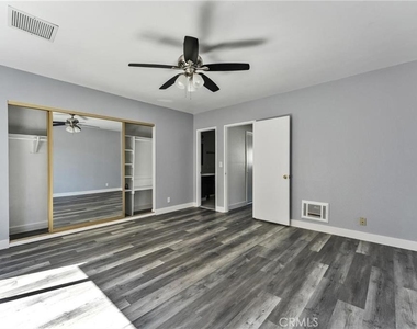 5372 Clairemont Mesa Blvd - Photo Thumbnail 17