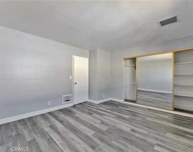 5372 Clairemont Mesa Blvd - Photo Thumbnail 14